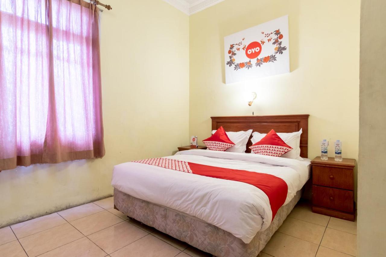 Oyo 1030 Hotel Bumi Asih Medan Buitenkant foto