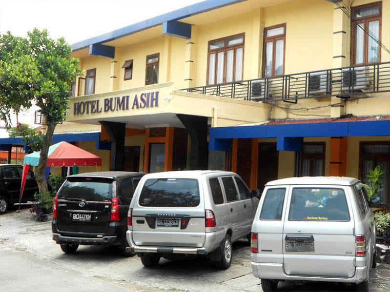Oyo 1030 Hotel Bumi Asih Medan Buitenkant foto