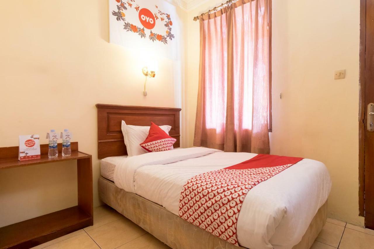 Oyo 1030 Hotel Bumi Asih Medan Buitenkant foto