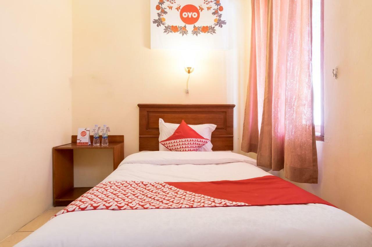 Oyo 1030 Hotel Bumi Asih Medan Buitenkant foto