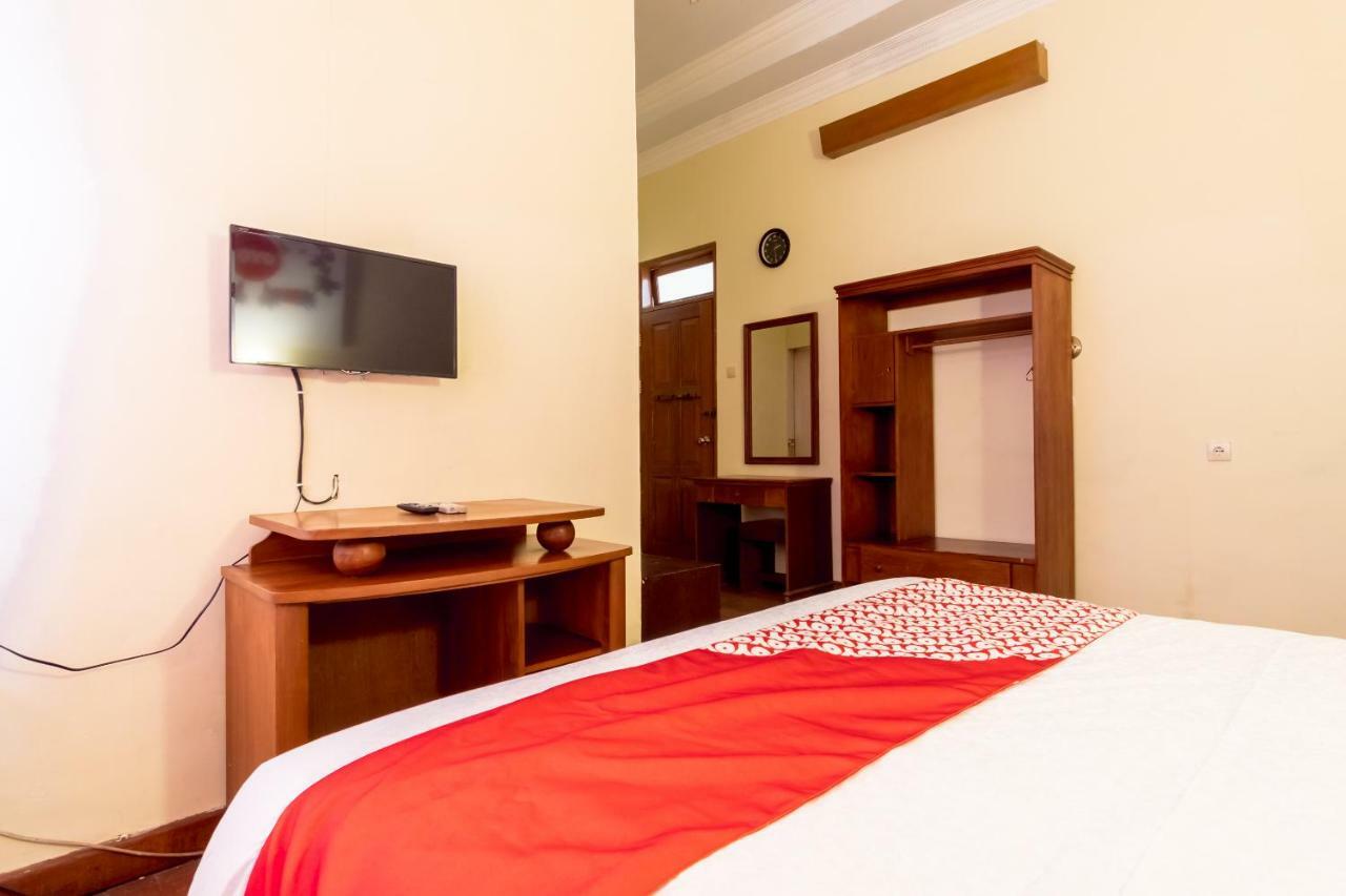 Oyo 1030 Hotel Bumi Asih Medan Buitenkant foto