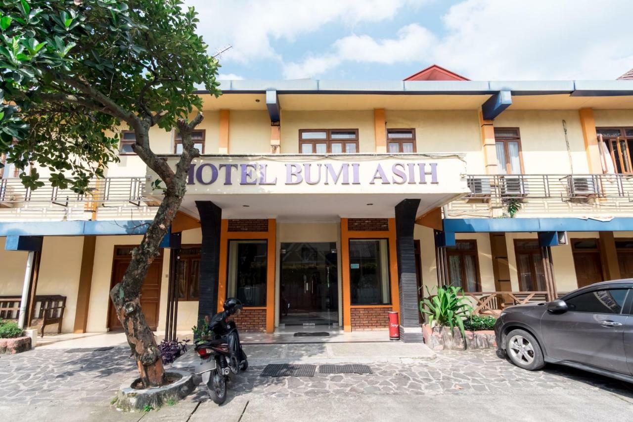 Oyo 1030 Hotel Bumi Asih Medan Buitenkant foto