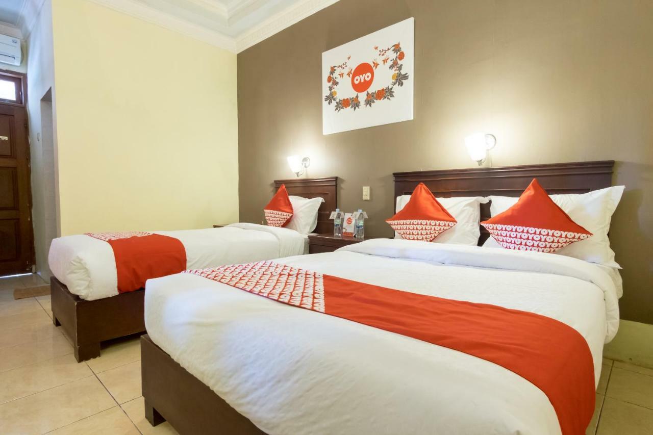 Oyo 1030 Hotel Bumi Asih Medan Buitenkant foto