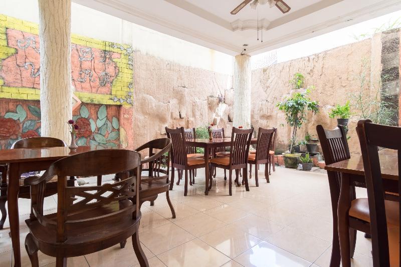 Oyo 1030 Hotel Bumi Asih Medan Buitenkant foto