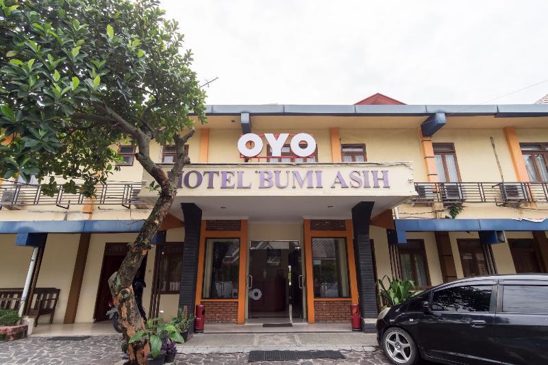 Oyo 1030 Hotel Bumi Asih Medan Buitenkant foto