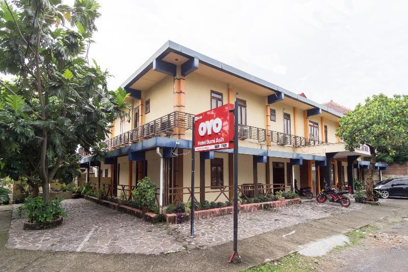 Oyo 1030 Hotel Bumi Asih Medan Buitenkant foto