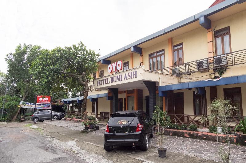 Oyo 1030 Hotel Bumi Asih Medan Buitenkant foto