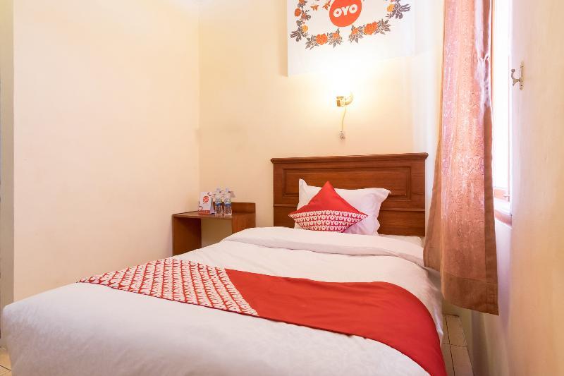 Oyo 1030 Hotel Bumi Asih Medan Buitenkant foto